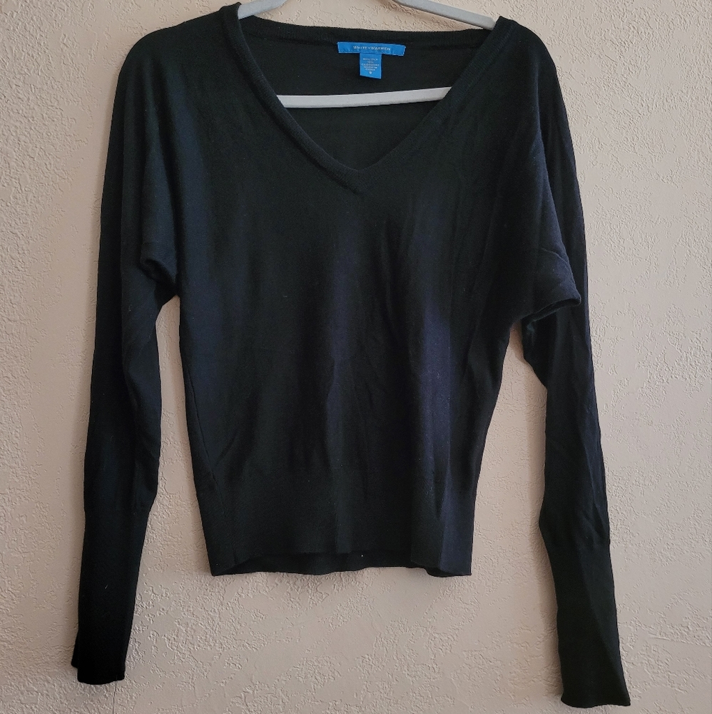 White + Warren Black V- Neck 85% silk 15% cashmere Long Sleeve Top